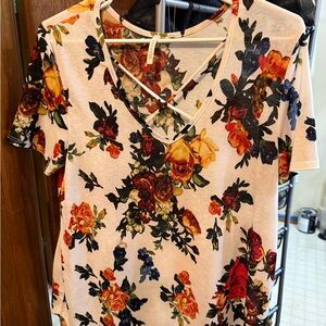 Floral V-Neck Short Sleeve Top